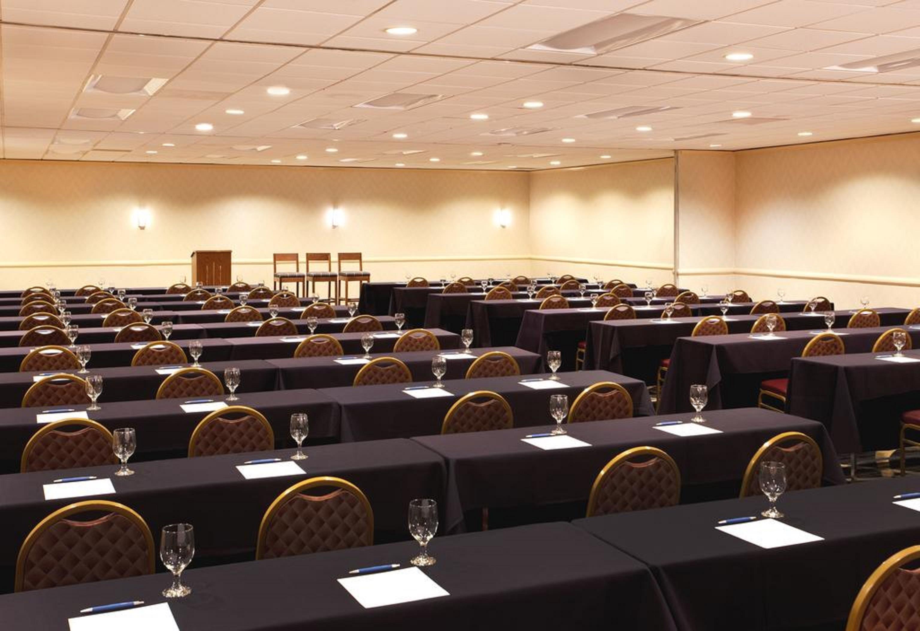 Four Points By Sheraton Cleveland Airport Zaplecze biznesowe zdjęcie
